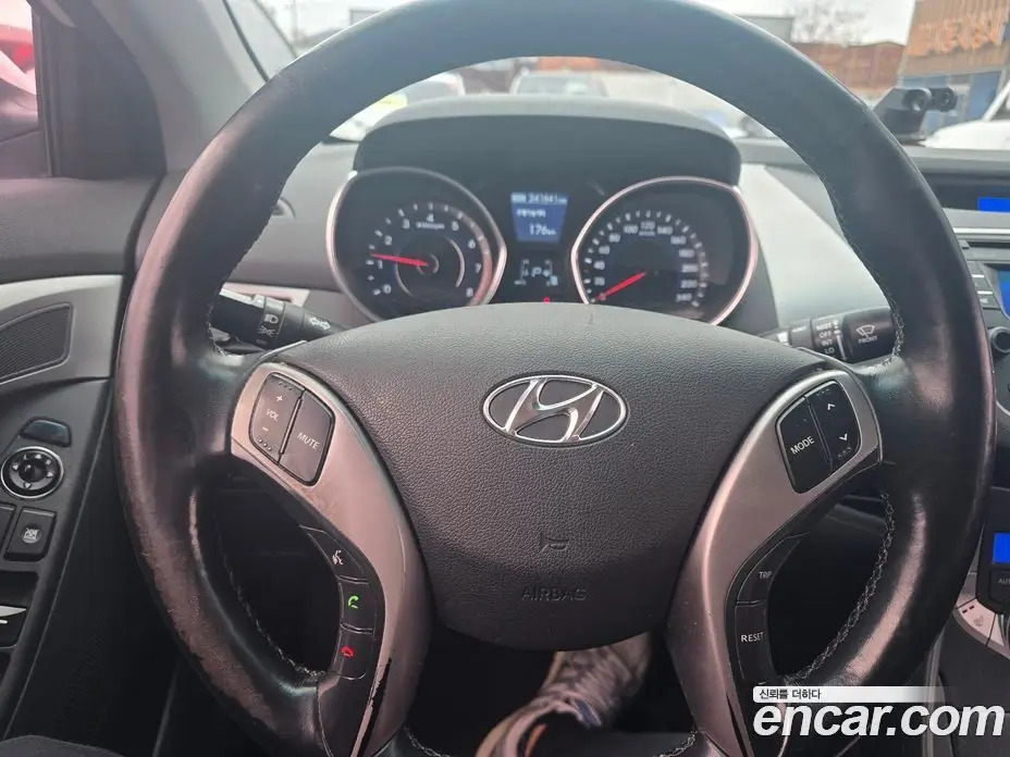 Hyundai Avante 2013 1.6 автомат (гидро), фото 13