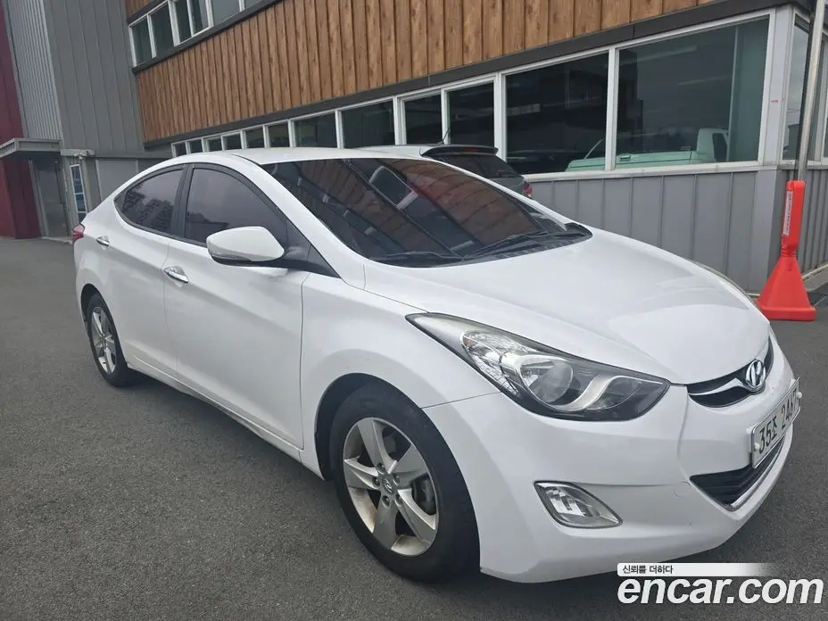 Hyundai Avante 2013 1.6 автомат (гидро), фото 17