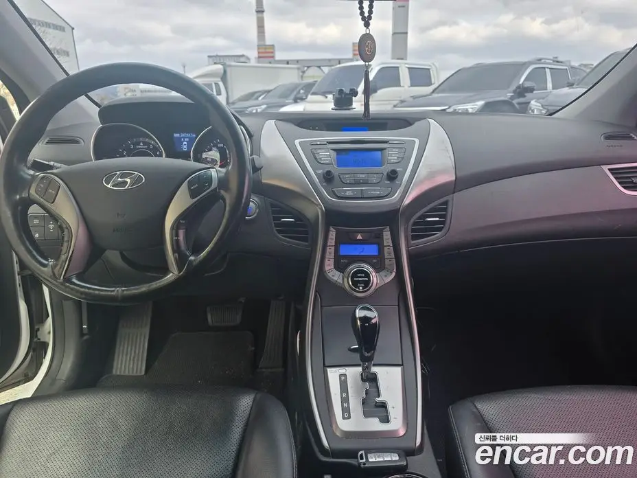 Hyundai Avante 2013 1.6 автомат (гидро), фото 7