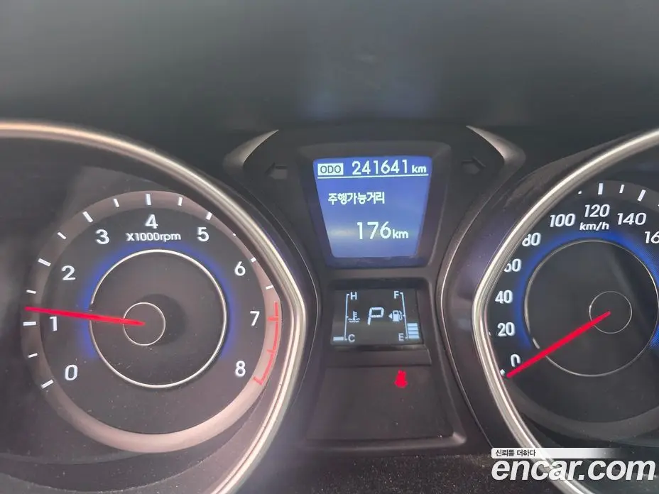 Hyundai Avante 2013 1.6 автомат (гидро), фото 8