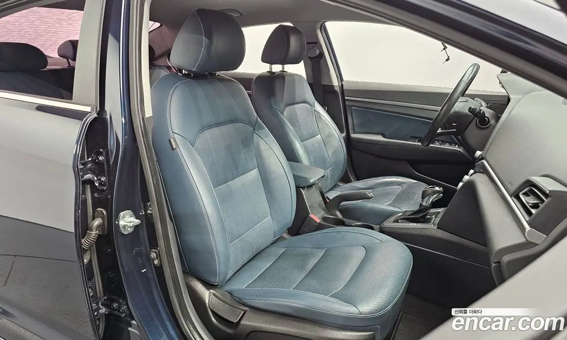 Hyundai Avante 2018 1.6 автомат (гидро), фото 17