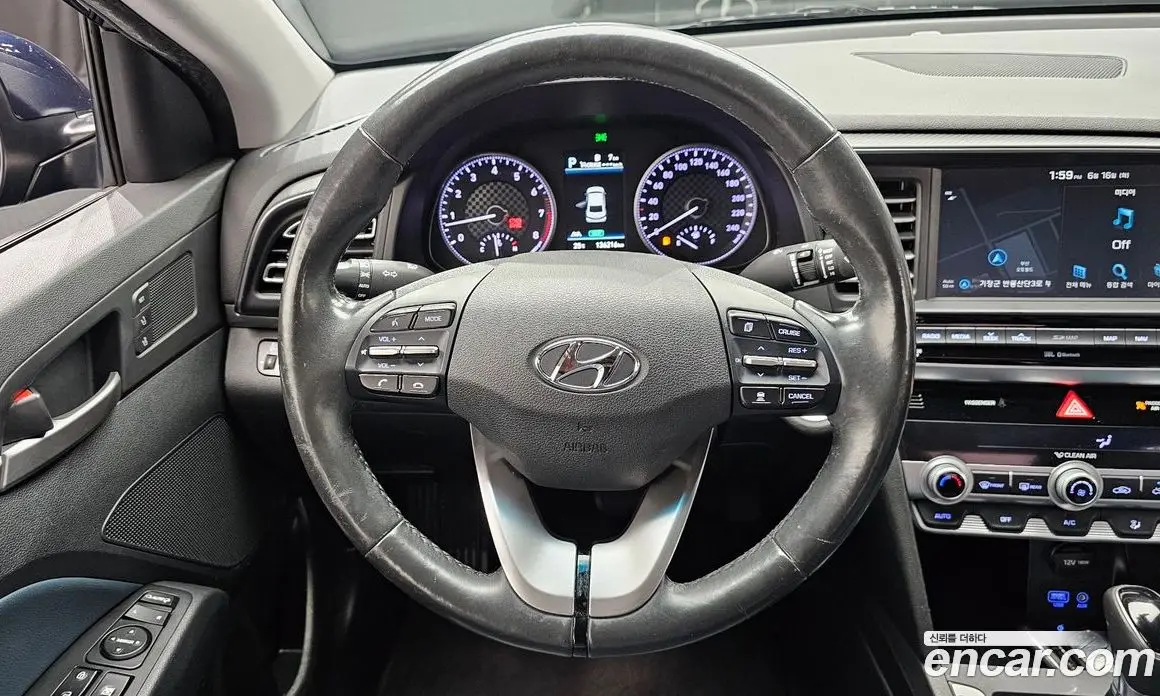 Hyundai Avante 2018 1.6 автомат (гидро), фото 19