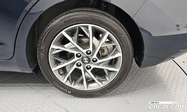 Hyundai Avante 2018 1.6 автомат (гидро), миниатюра 7