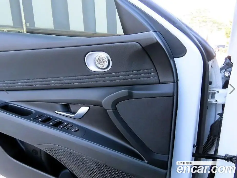 Hyundai Avante 2023 1.6 автомат (гидро), фото 11
