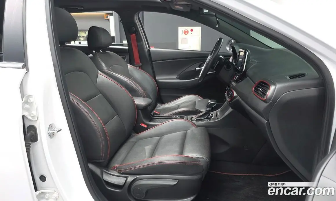 Hyundai i30 2017 1.6 автомат (гидро), фото 11