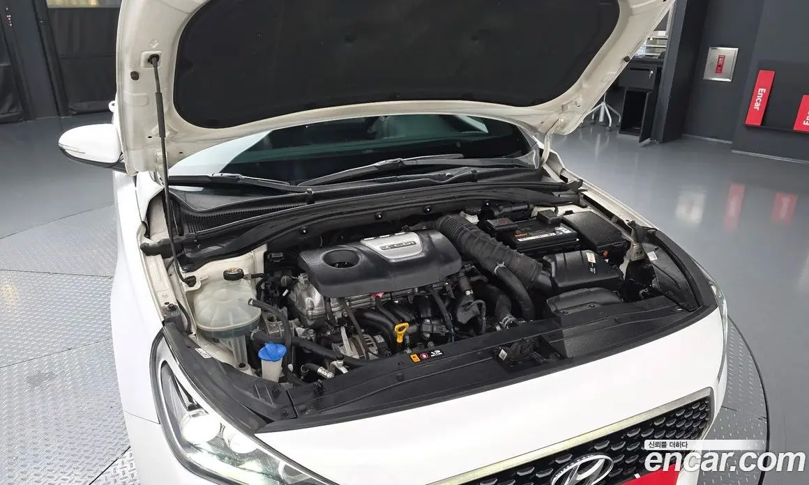 Hyundai i30 2017 1.6 автомат (гидро), фото 6