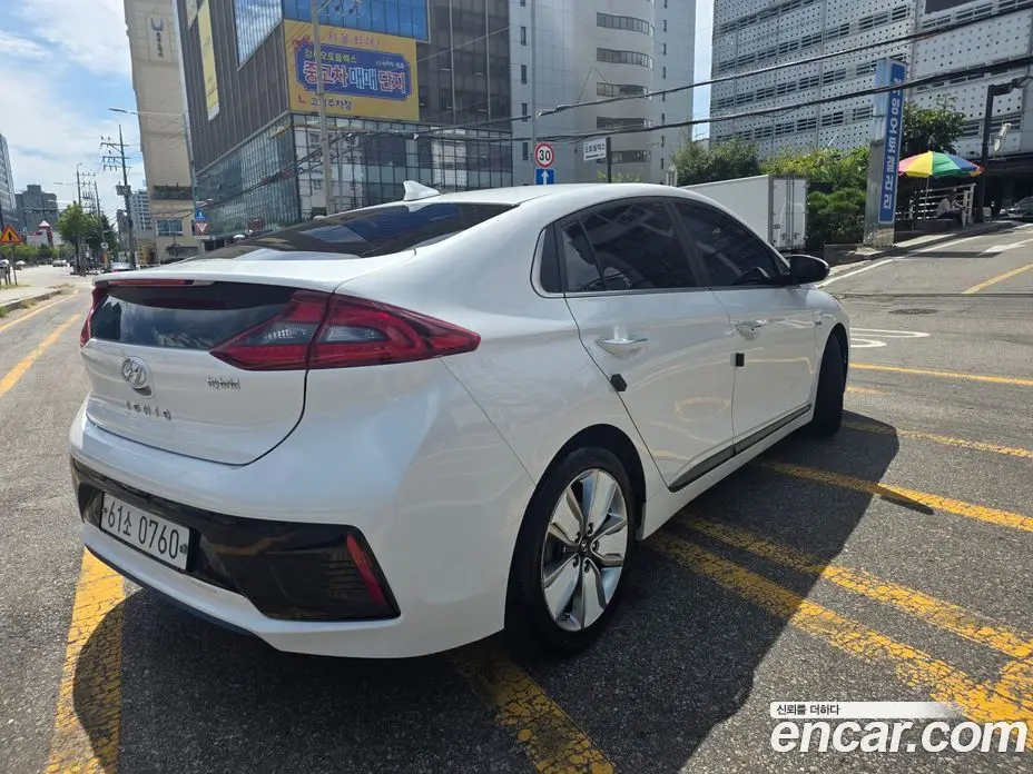 Hyundai Ioniq 2016 1.6 автомат (гидро), фото 4 Hyundai Ioniq 2016 1.6 автомат (гидро), фото 4