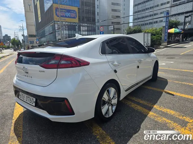 Hyundai Ioniq 2016 1.6 автомат (гидро), миниатюра 4 Hyundai Ioniq 2016 1.6 автомат (гидро), миниатюра 4
