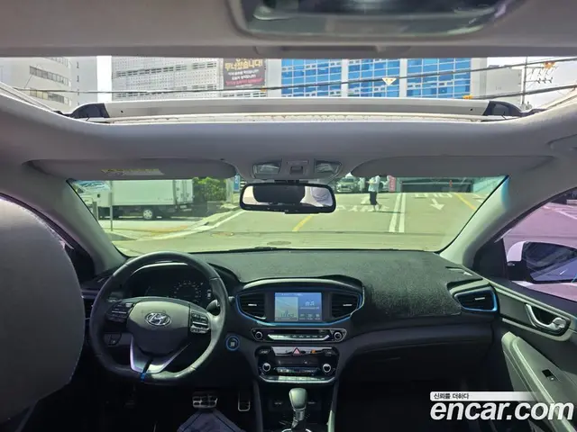 Hyundai Ioniq 2016 1.6 автомат (гидро), миниатюра 8 Hyundai Ioniq 2016 1.6 автомат (гидро), миниатюра 8
