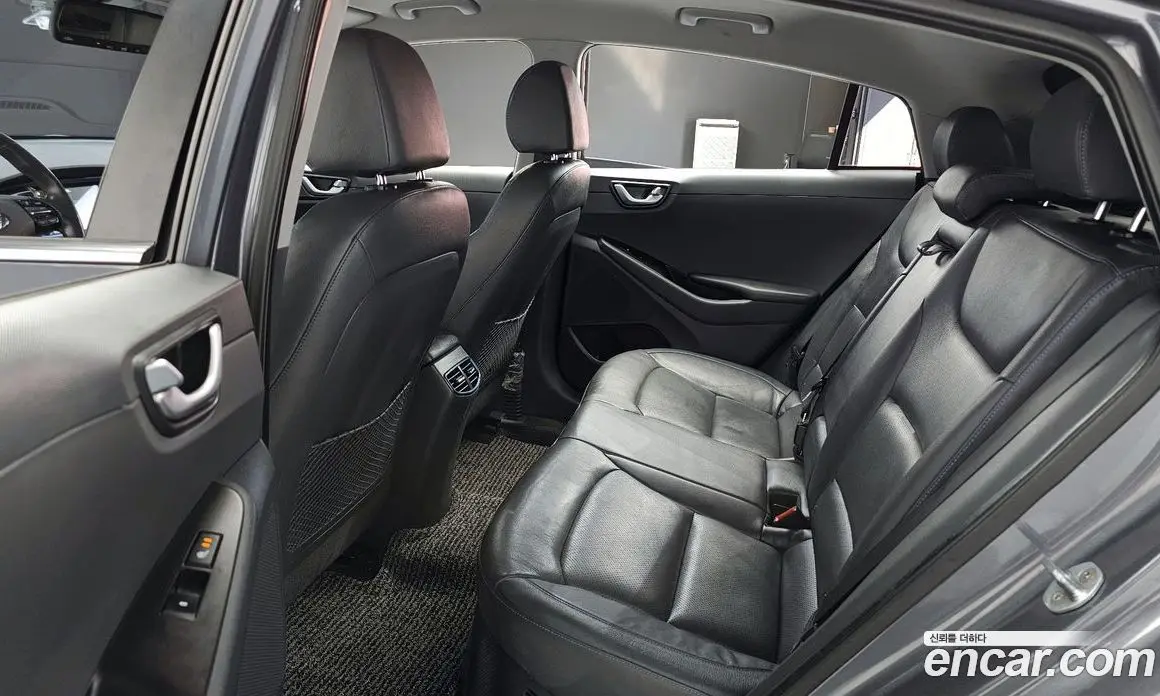 Hyundai Ioniq 2016 1.6 автомат (гидро), фото 12 Hyundai Ioniq 2016 1.6 автомат (гидро), фото 12