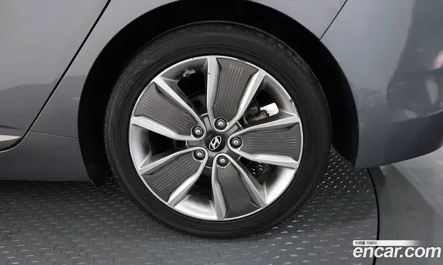 Hyundai Ioniq 2016 1.6 автомат (гидро), миниатюра 5 Hyundai Ioniq 2016 1.6 автомат (гидро), миниатюра 5