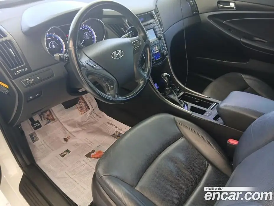 Hyundai Sonata 2013 2.0 автомат (гидро), фото 10