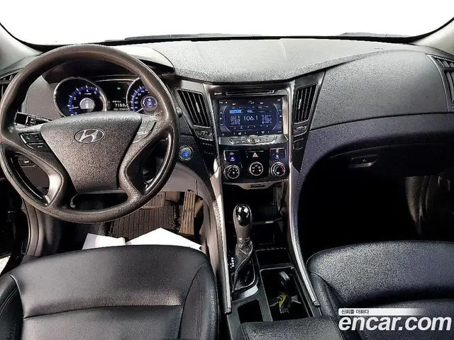 Hyundai Sonata 2013 2.0 автомат (гидро), миниатюра 5