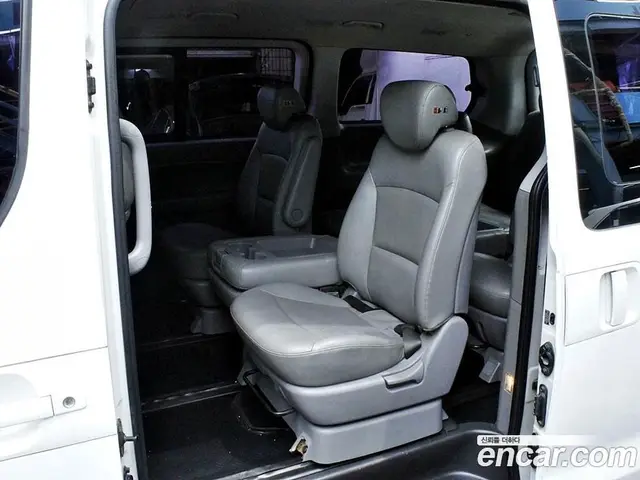Hyundai Starex 2016 2.5 автомат (гидро), миниатюра 6