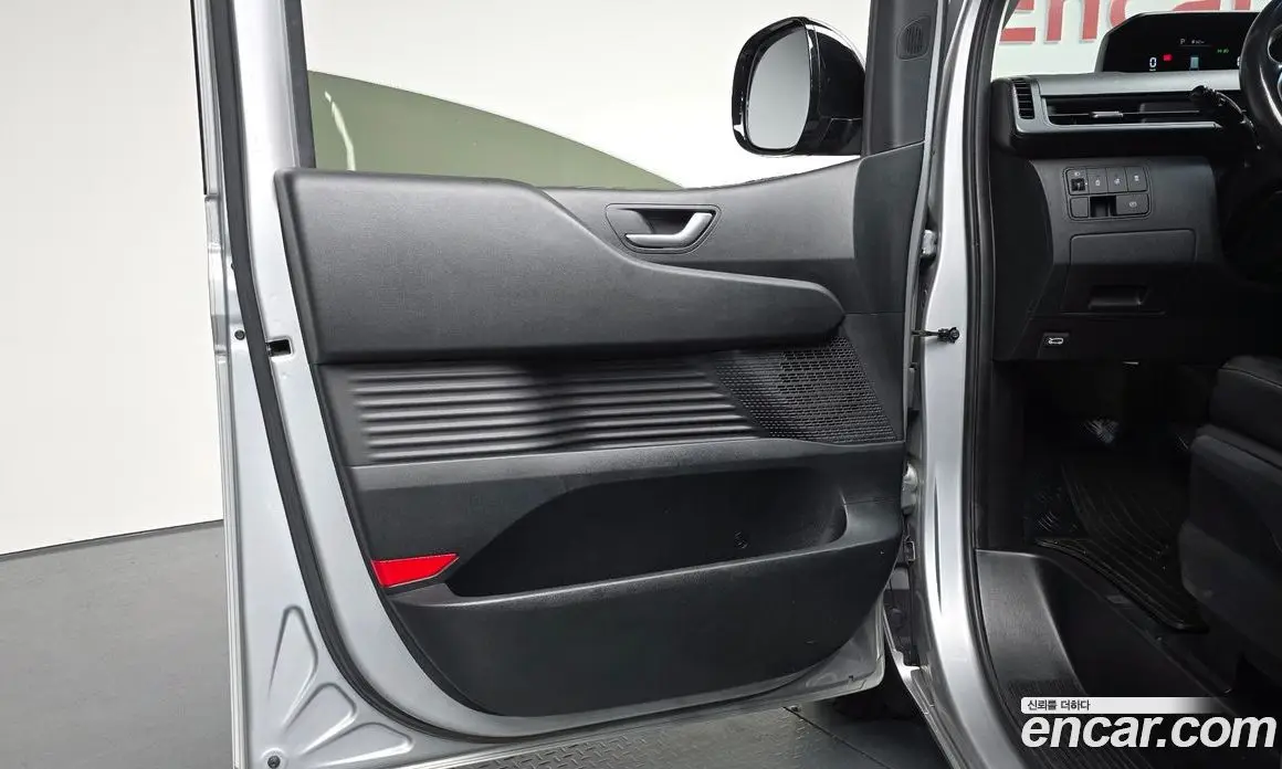 Hyundai Staria 2021 2.2 автомат (гидро), фото 14