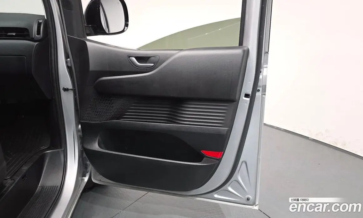 Hyundai Staria 2021 2.2 автомат (гидро), фото 15