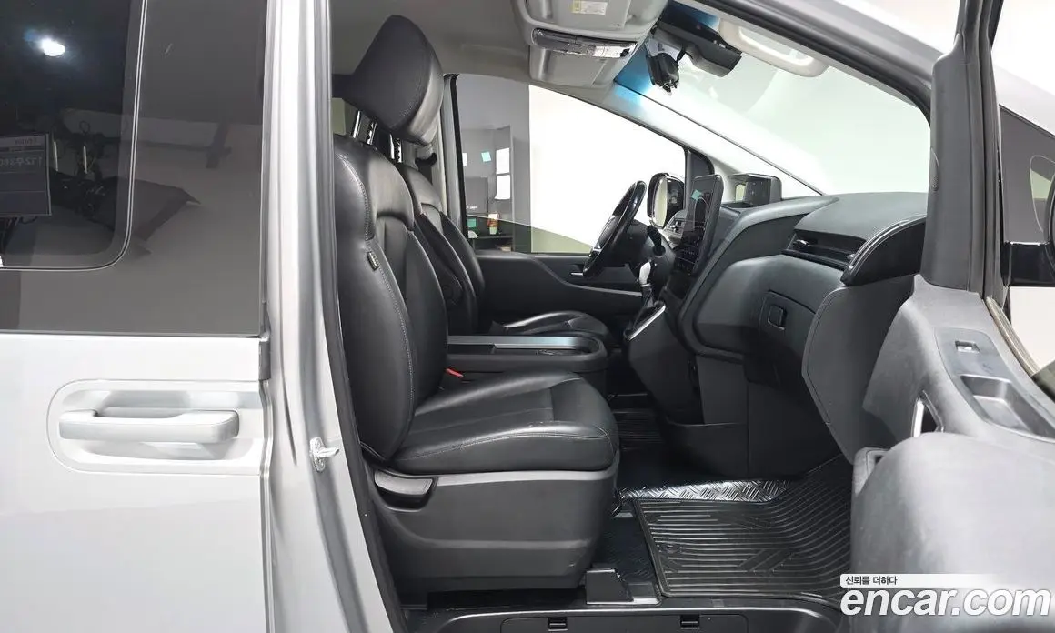 Hyundai Staria 2021 2.2 автомат (гидро), фото 16