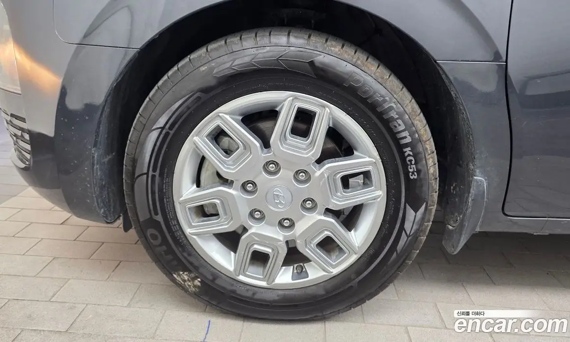 Hyundai Staria 2021 2.2 автомат (гидро), фото 5