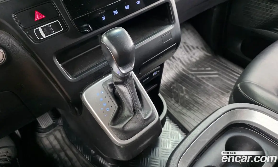 Hyundai Staria 2021 2.2 автомат (гидро), фото 9