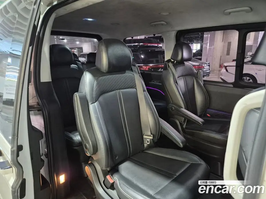 Hyundai Staria 2021 2.2 автомат (гидро), фото 12