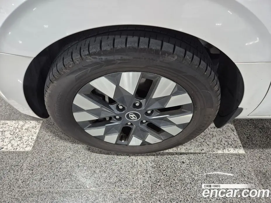 Hyundai Staria 2021 2.2 автомат (гидро), фото 17