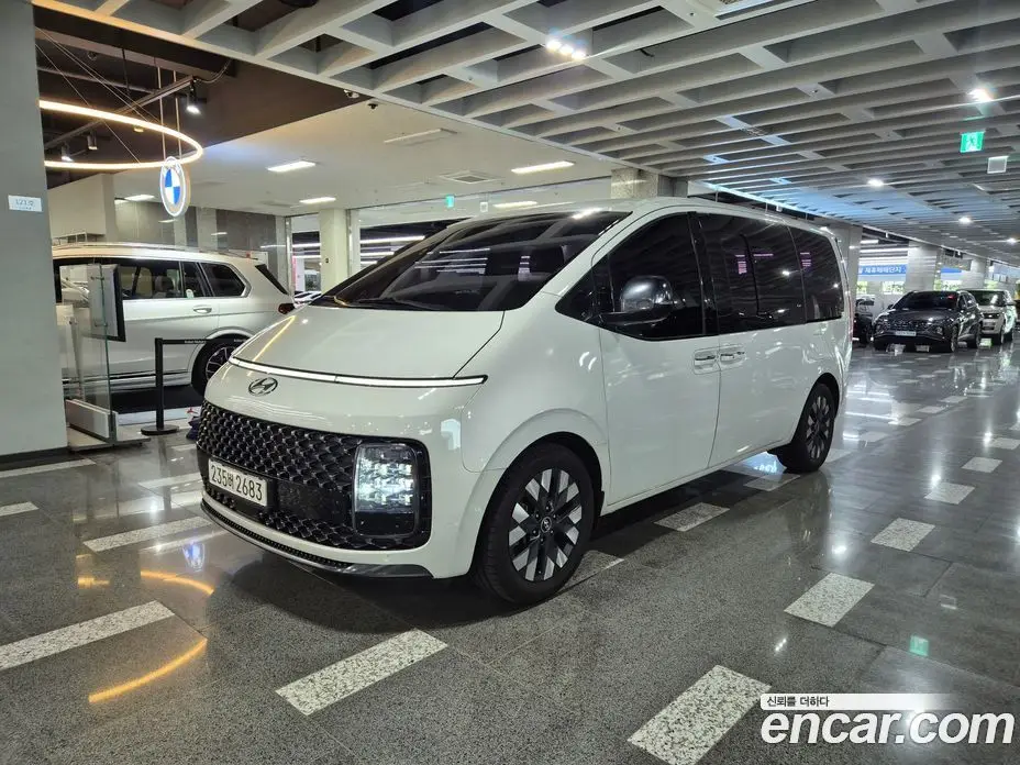 Hyundai Staria 2021 2.2 автомат (гидро), фото 3