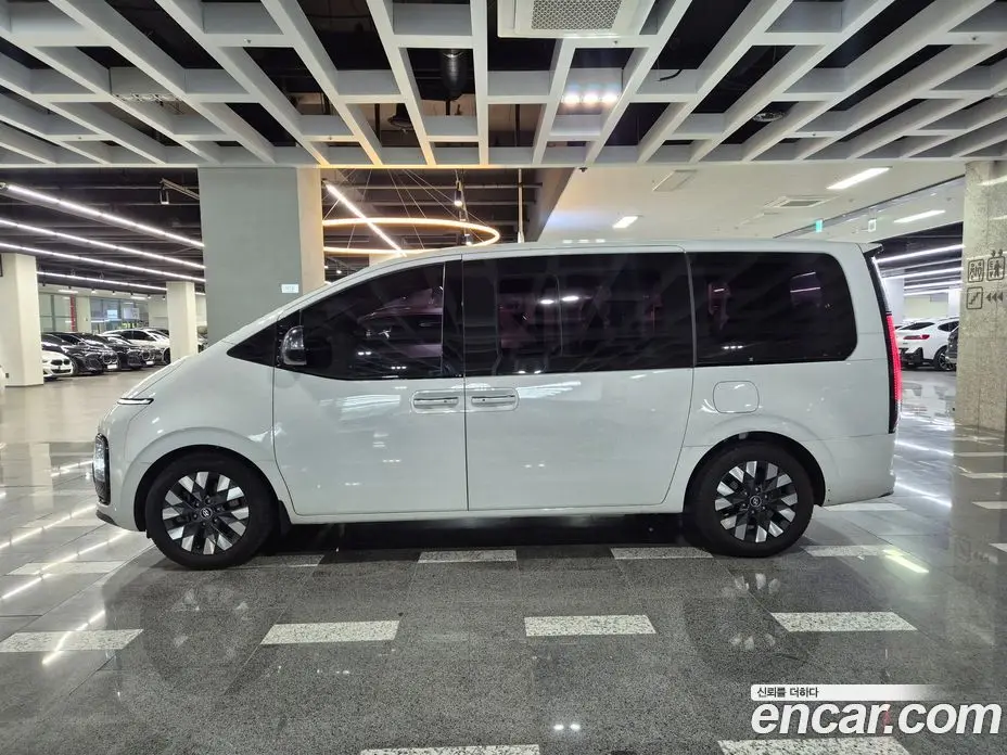 Hyundai Staria 2021 2.2 автомат (гидро), фото 4