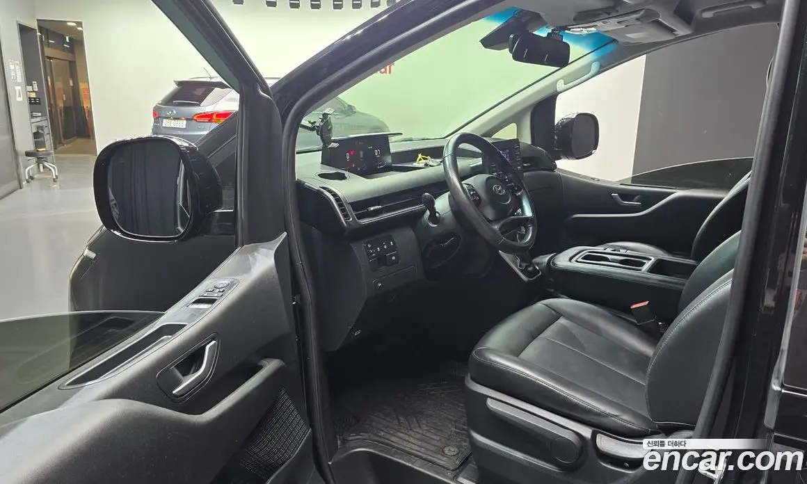 Hyundai Staria 2022 2.2 автомат (гидро), фото 13