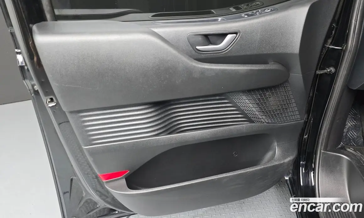 Hyundai Staria 2022 2.2 автомат (гидро), фото 14
