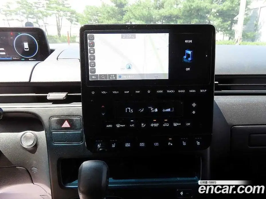 Hyundai Staria 2024 1.6 автомат (гидро), фото 12