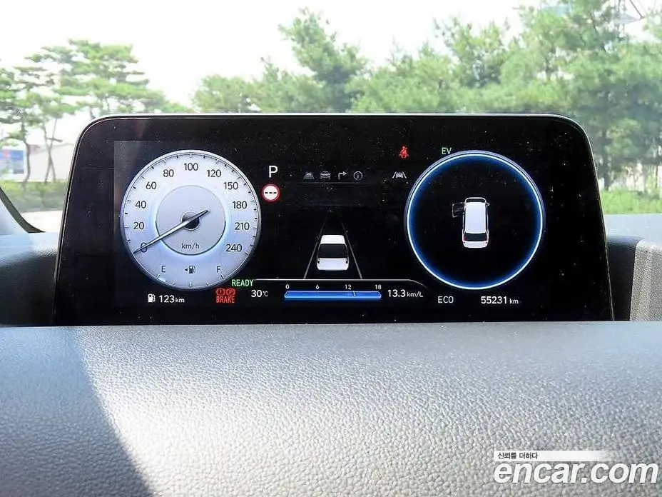 Hyundai Staria 2024 1.6 автомат (гидро), фото 8