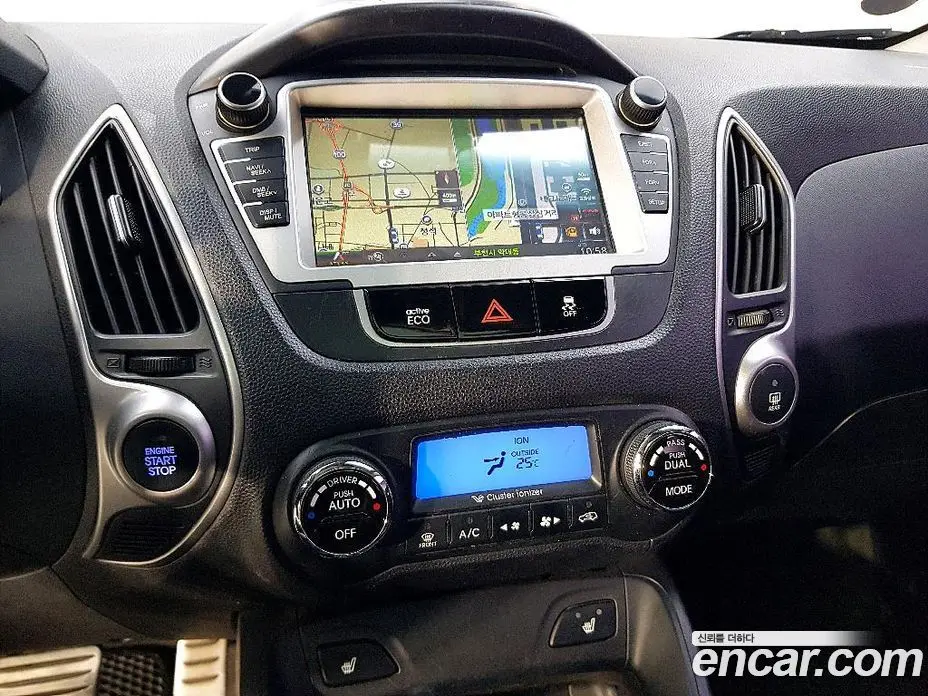 Hyundai Tucson 2011 2.0 автомат (гидро), фото 12