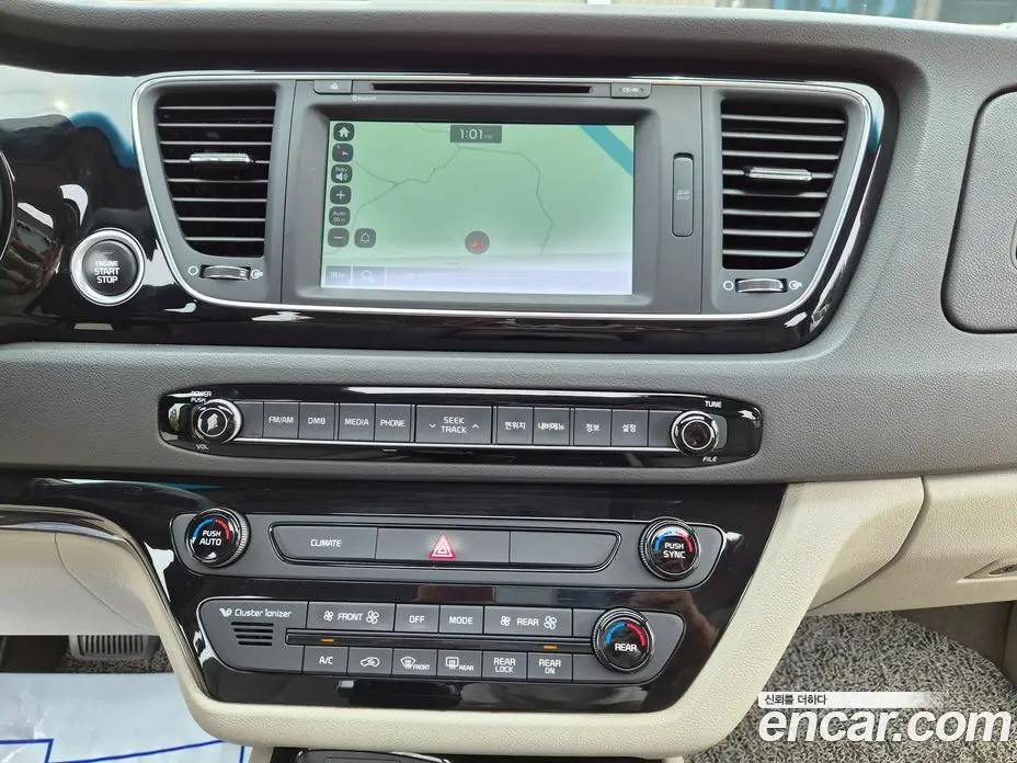 Kia Carnival 2014 2.2 автомат (гидро), фото 12 Kia Carnival 2014 2.2 автомат (гидро), фото 12