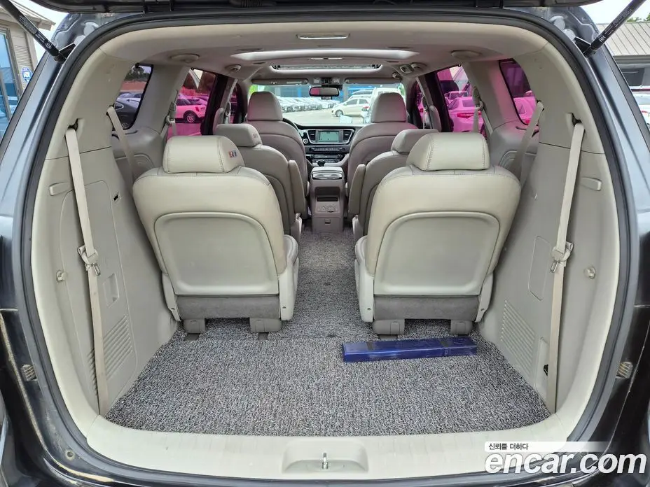Kia Carnival 2014 2.2 автомат (гидро), фото 15 Kia Carnival 2014 2.2 автомат (гидро), фото 15