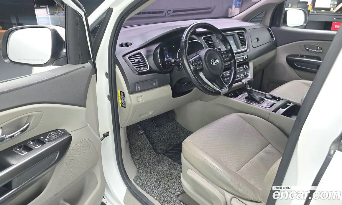 Kia Carnival 2016 2.2 автомат (гидро), фото 13 Kia Carnival 2016 2.2 автомат (гидро), фото 13
