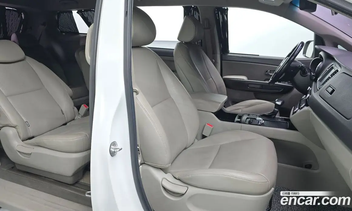 Kia Carnival 2016 2.2 автомат (гидро), фото 16 Kia Carnival 2016 2.2 автомат (гидро), фото 16