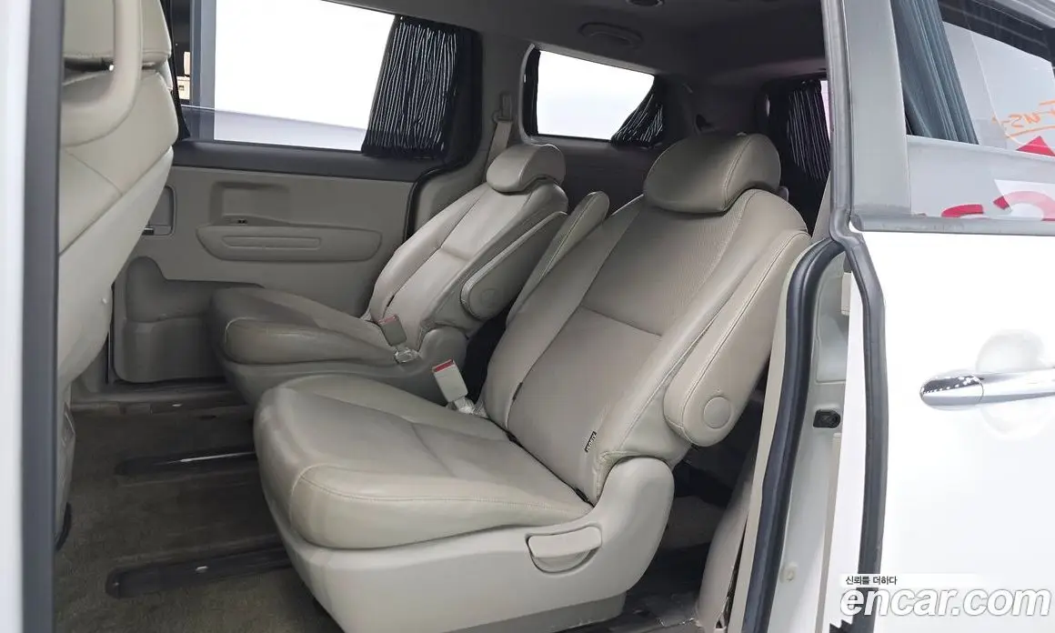 Kia Carnival 2016 2.2 автомат (гидро), фото 17 Kia Carnival 2016 2.2 автомат (гидро), фото 17