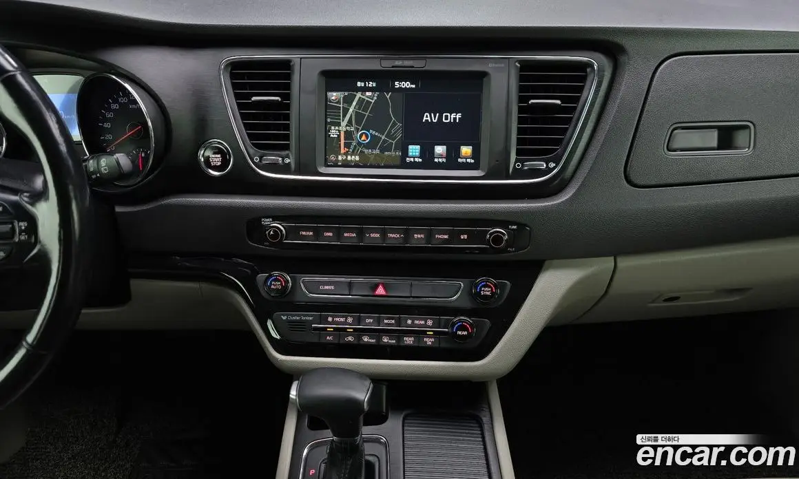 Kia Carnival 2016 2.2 автомат (гидро), фото 19 Kia Carnival 2016 2.2 автомат (гидро), фото 19