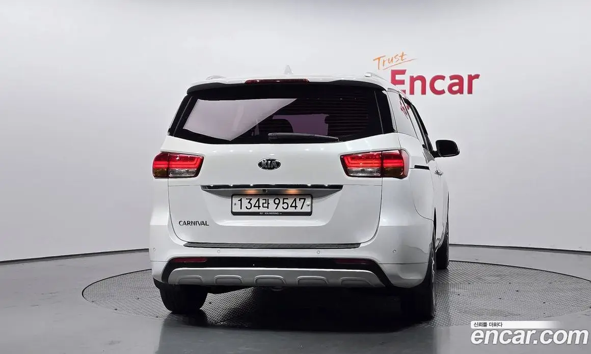Kia Carnival 2016 2.2 автомат (гидро), фото 4 Kia Carnival 2016 2.2 автомат (гидро), фото 4