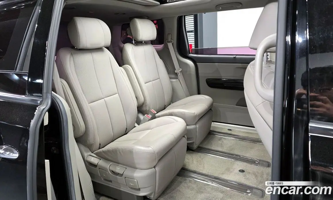 Kia Carnival 2017 2.2 автомат (гидро), фото 12 Kia Carnival 2017 2.2 автомат (гидро), фото 12