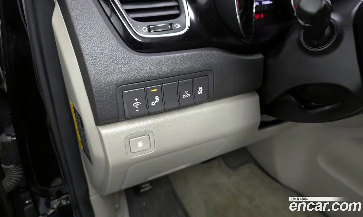 Kia Carnival 2017 2.2 автомат (гидро), фото 16 Kia Carnival 2017 2.2 автомат (гидро), фото 16