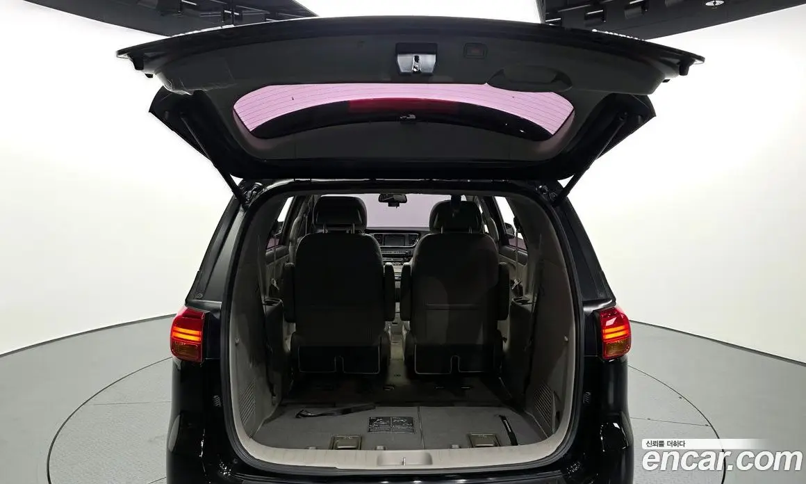 Kia Carnival 2017 2.2 автомат (гидро), фото 20 Kia Carnival 2017 2.2 автомат (гидро), фото 20