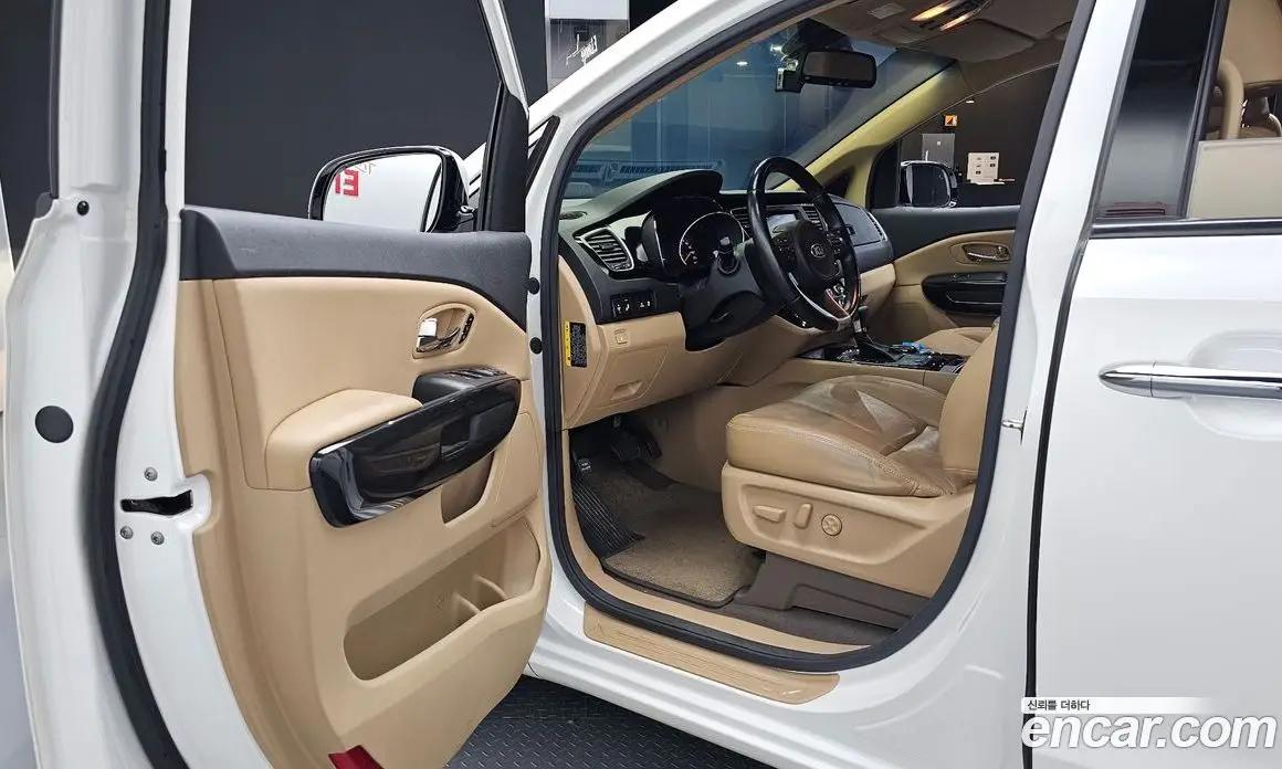 Kia Carnival 2017 2.2 автомат (гидро), фото 13 Kia Carnival 2017 2.2 автомат (гидро), фото 13