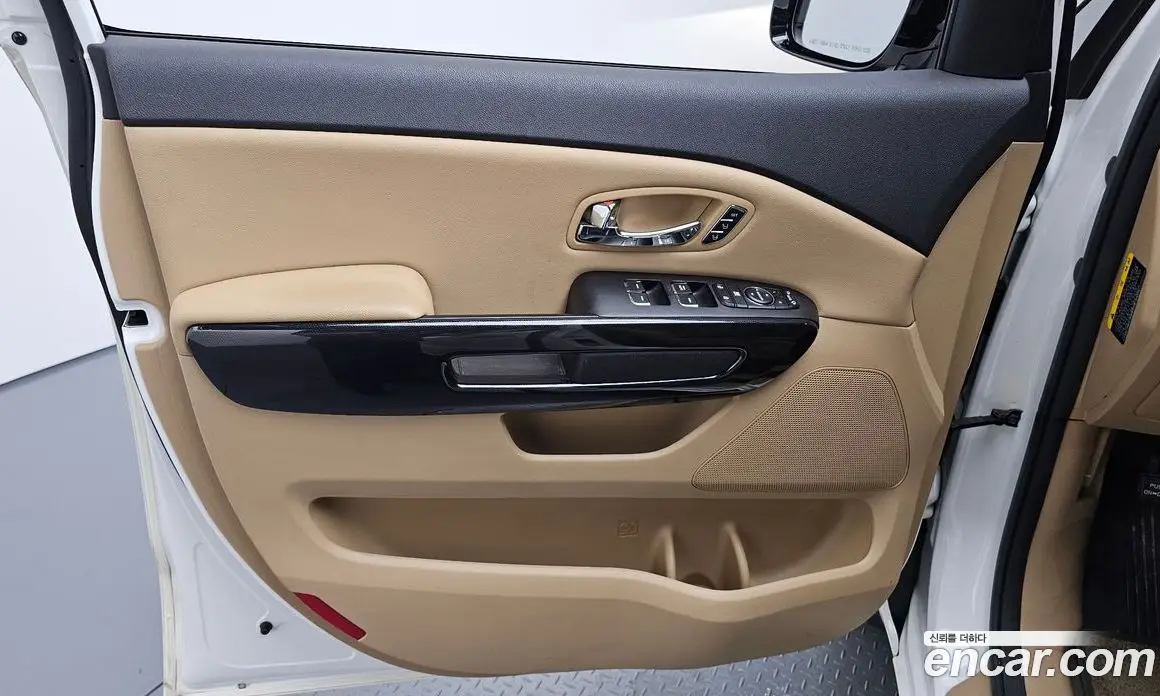 Kia Carnival 2017 2.2 автомат (гидро), фото 14 Kia Carnival 2017 2.2 автомат (гидро), фото 14