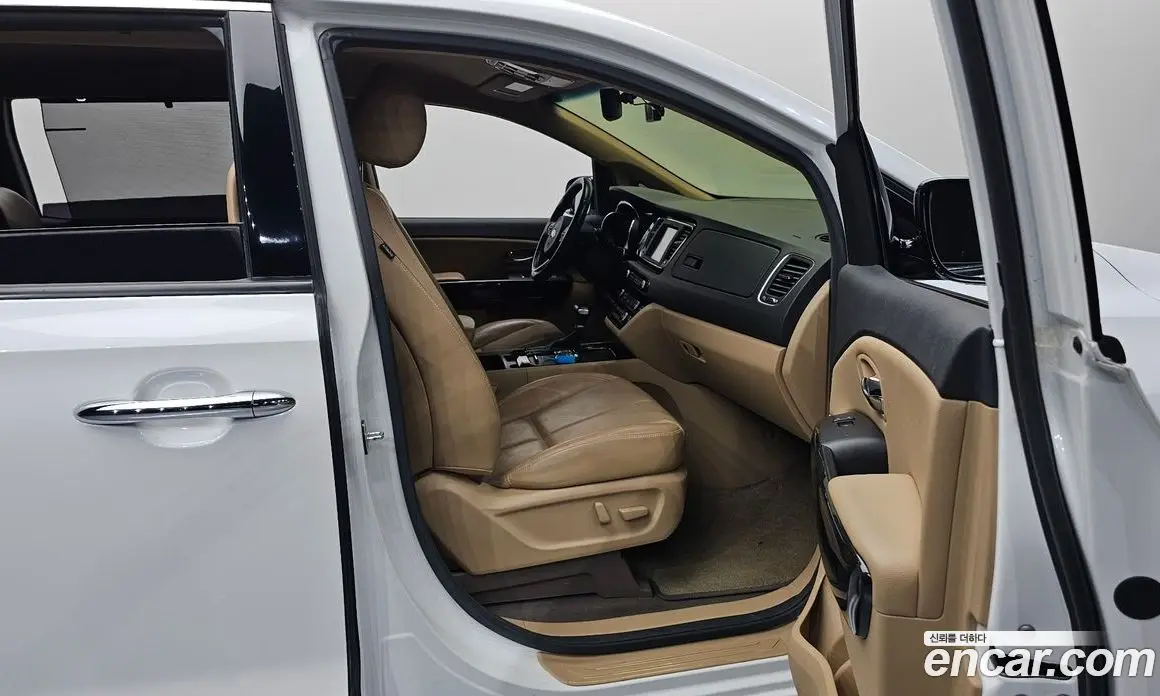 Kia Carnival 2017 2.2 автомат (гидро), фото 16 Kia Carnival 2017 2.2 автомат (гидро), фото 16