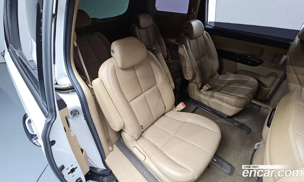 Kia Carnival 2017 2.2 автомат (гидро), фото 17 Kia Carnival 2017 2.2 автомат (гидро), фото 17