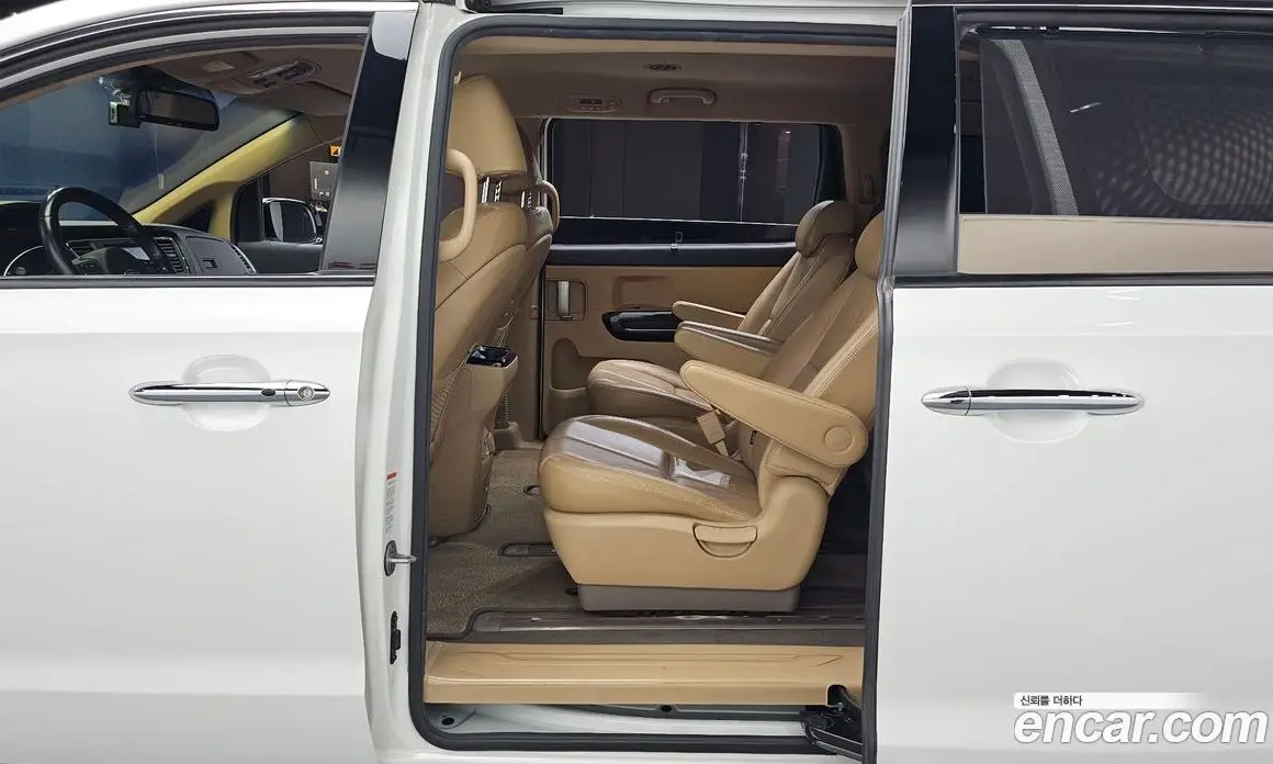 Kia Carnival 2017 2.2 автомат (гидро), фото 18 Kia Carnival 2017 2.2 автомат (гидро), фото 18