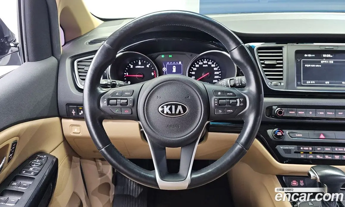 Kia Carnival 2017 2.2 автомат (гидро), фото 19 Kia Carnival 2017 2.2 автомат (гидро), фото 19