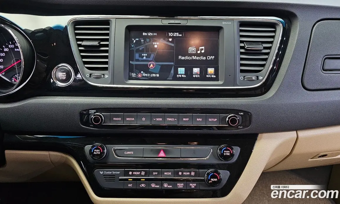 Kia Carnival 2017 2.2 автомат (гидро), фото 20 Kia Carnival 2017 2.2 автомат (гидро), фото 20