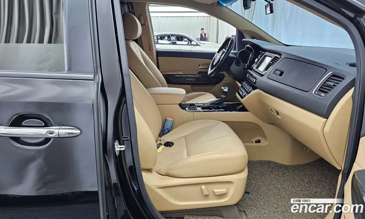 Kia Carnival 2018 2.2 автомат (гидро), фото 16